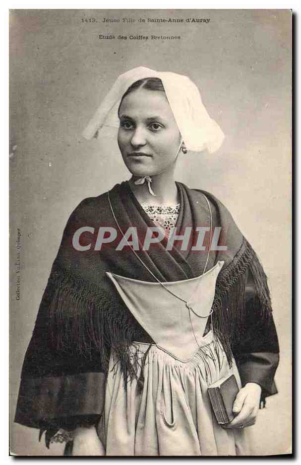 CPA Folklore Jeune fille de Sainte Anne d'Auray 