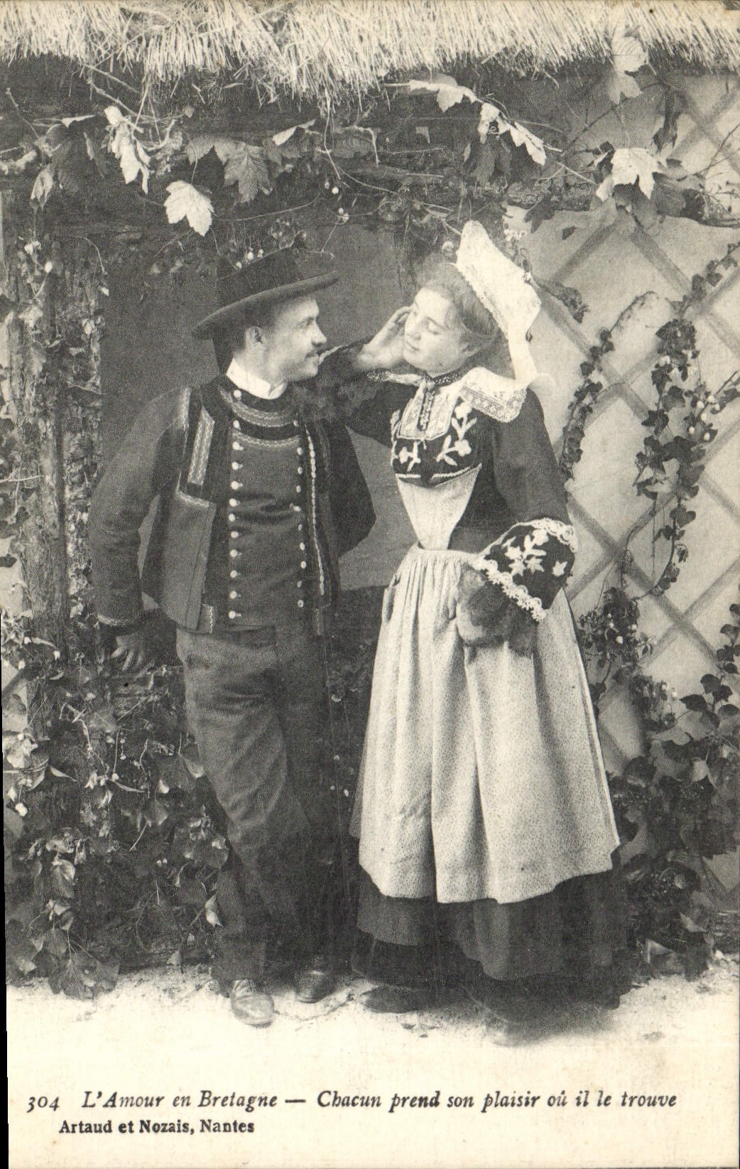 CPA Folklore L'amour en Bretagne 