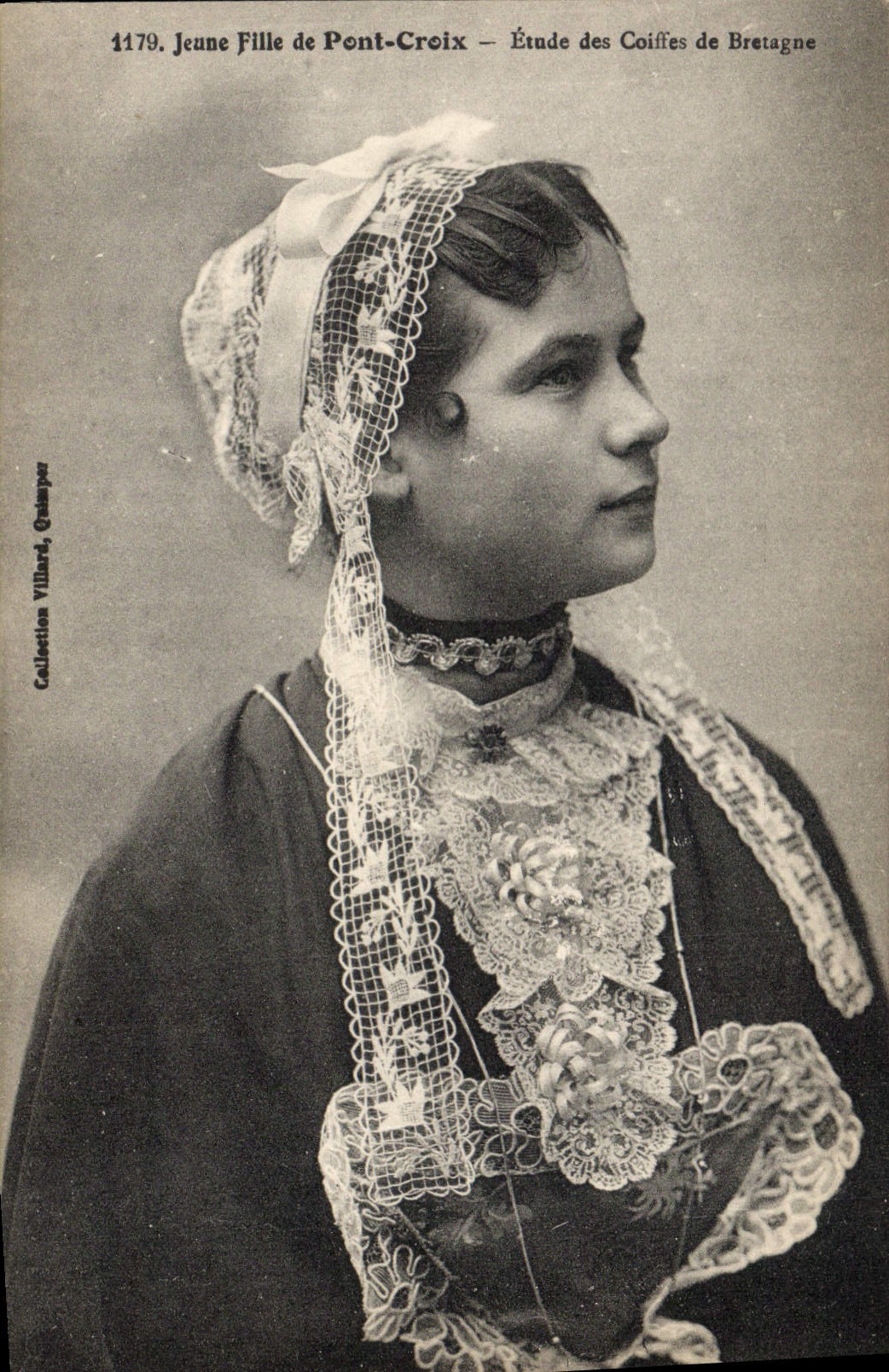 CPA Folklore Jeune fille de Pont Croix 