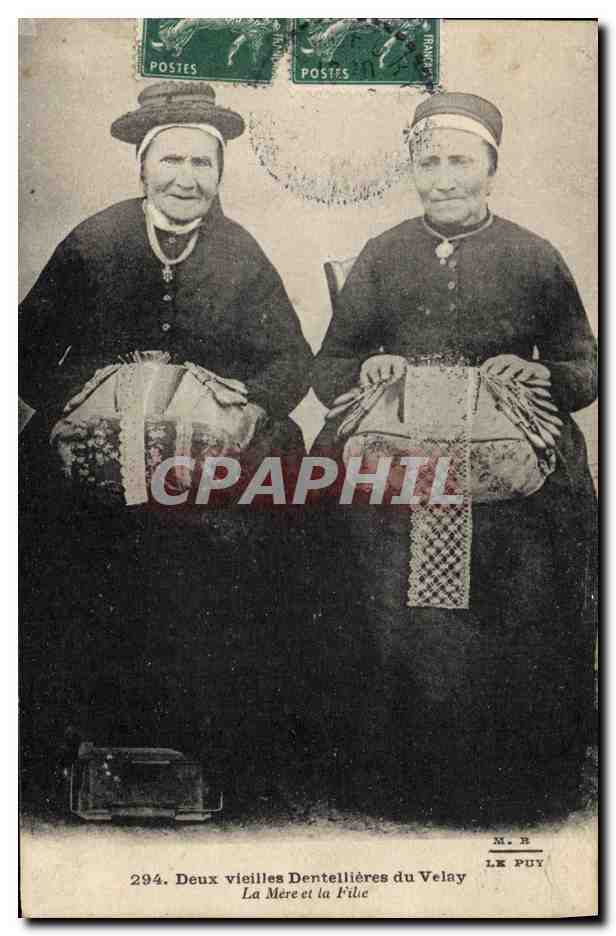 CPA Dentelle Deux vieilles Dentellieres du Velay La mere et la fille 