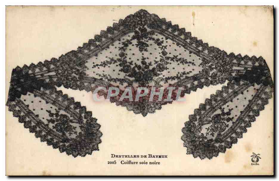 CPA Dentelles de Bayeux Coiffure soie noire 