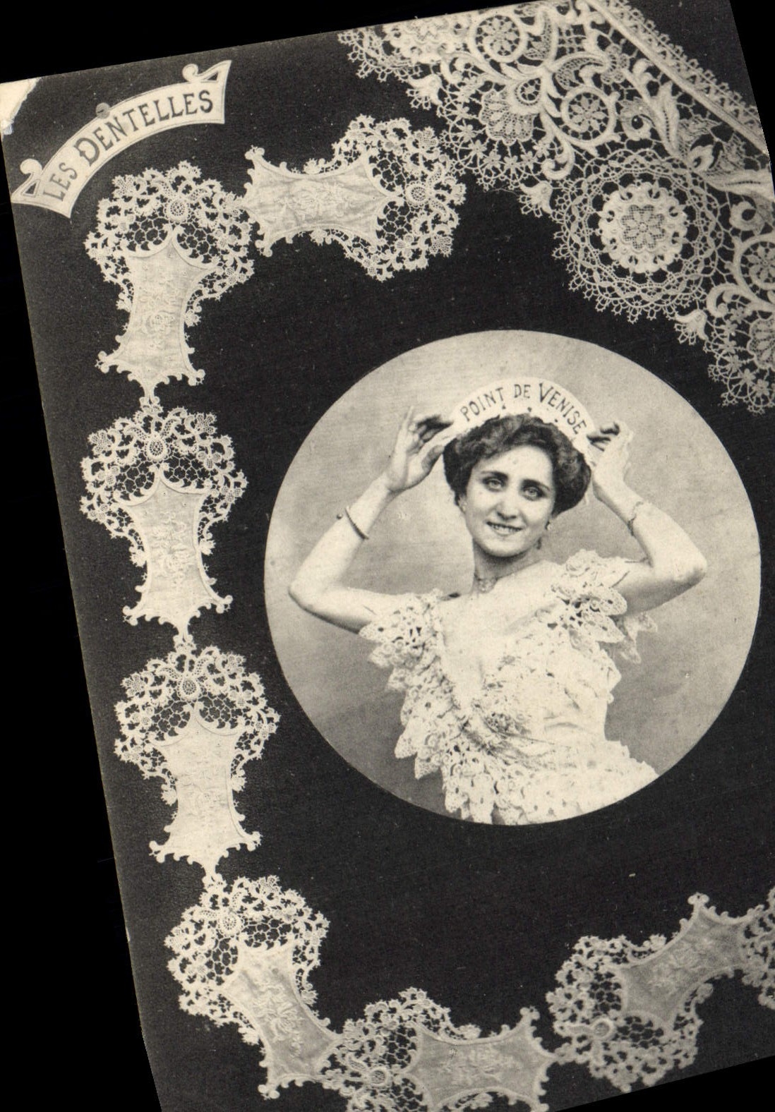 CPA Dentelle Les dentelles Femme 