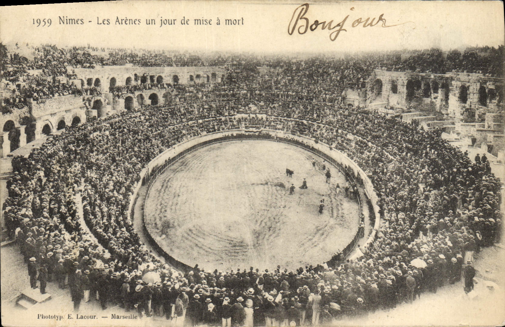 Nîmes - Les Arènes un jour de mise à mort — Phototyp. E. Lacour — Marseille
