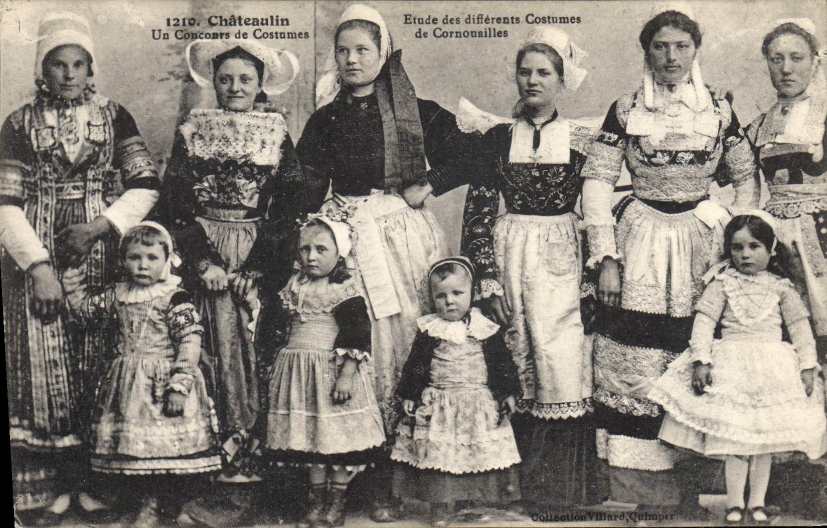 CPA Folklore Chateaulin Un concours de costumes Cornouailles 