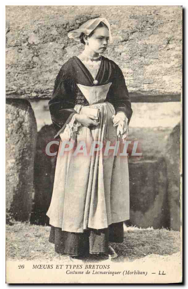 CPA Folklore Costume de Locmariaquer Morbihan 