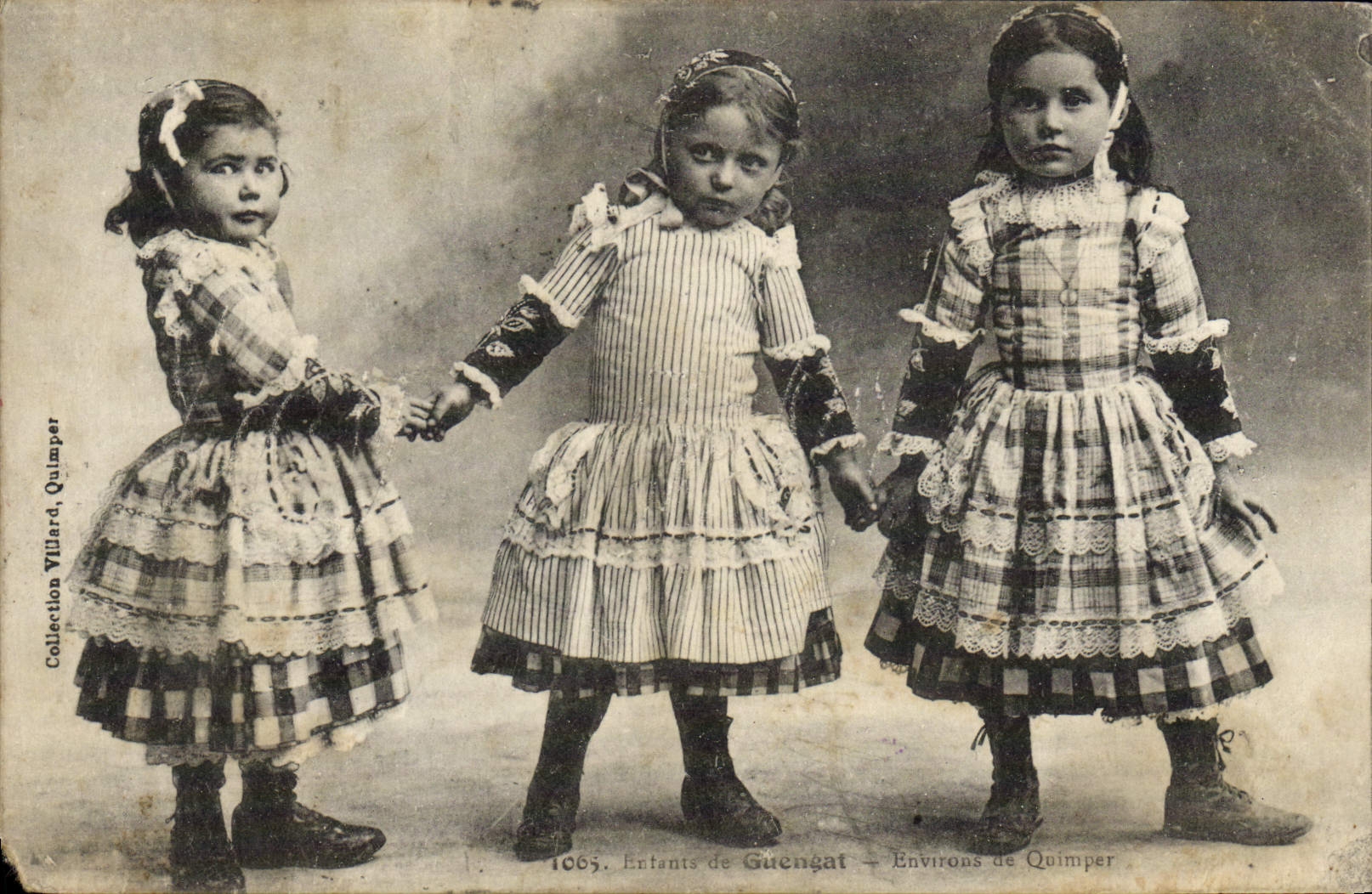 CPA Folklore Enfants de Quengat Environs de Quimper 