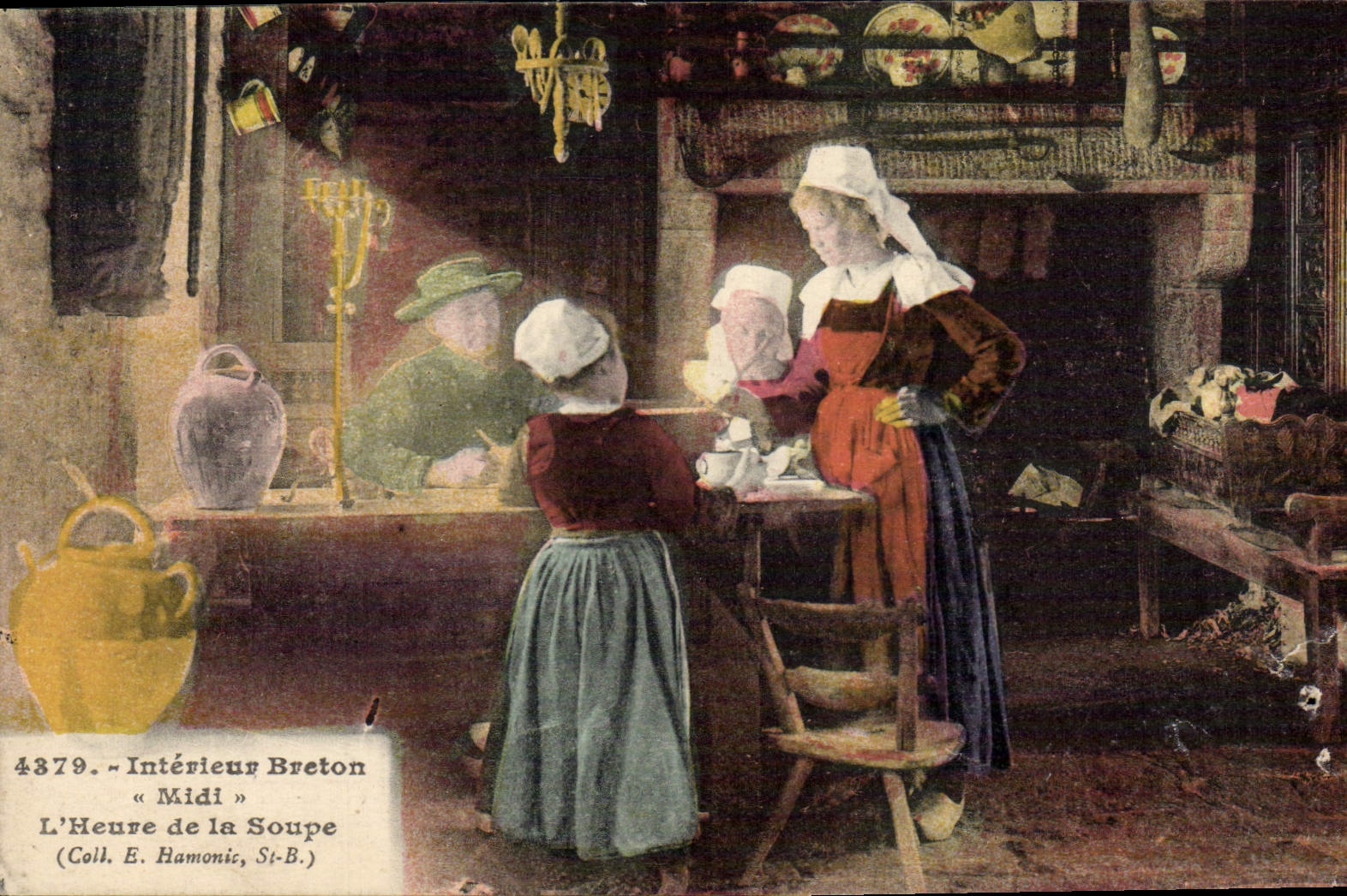 CPA Folklore Interieur breton Midi L'heure de la soupe 