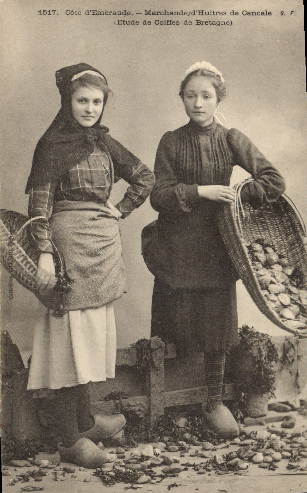 CPA Folklore Marchand d'huitres de Cancale 