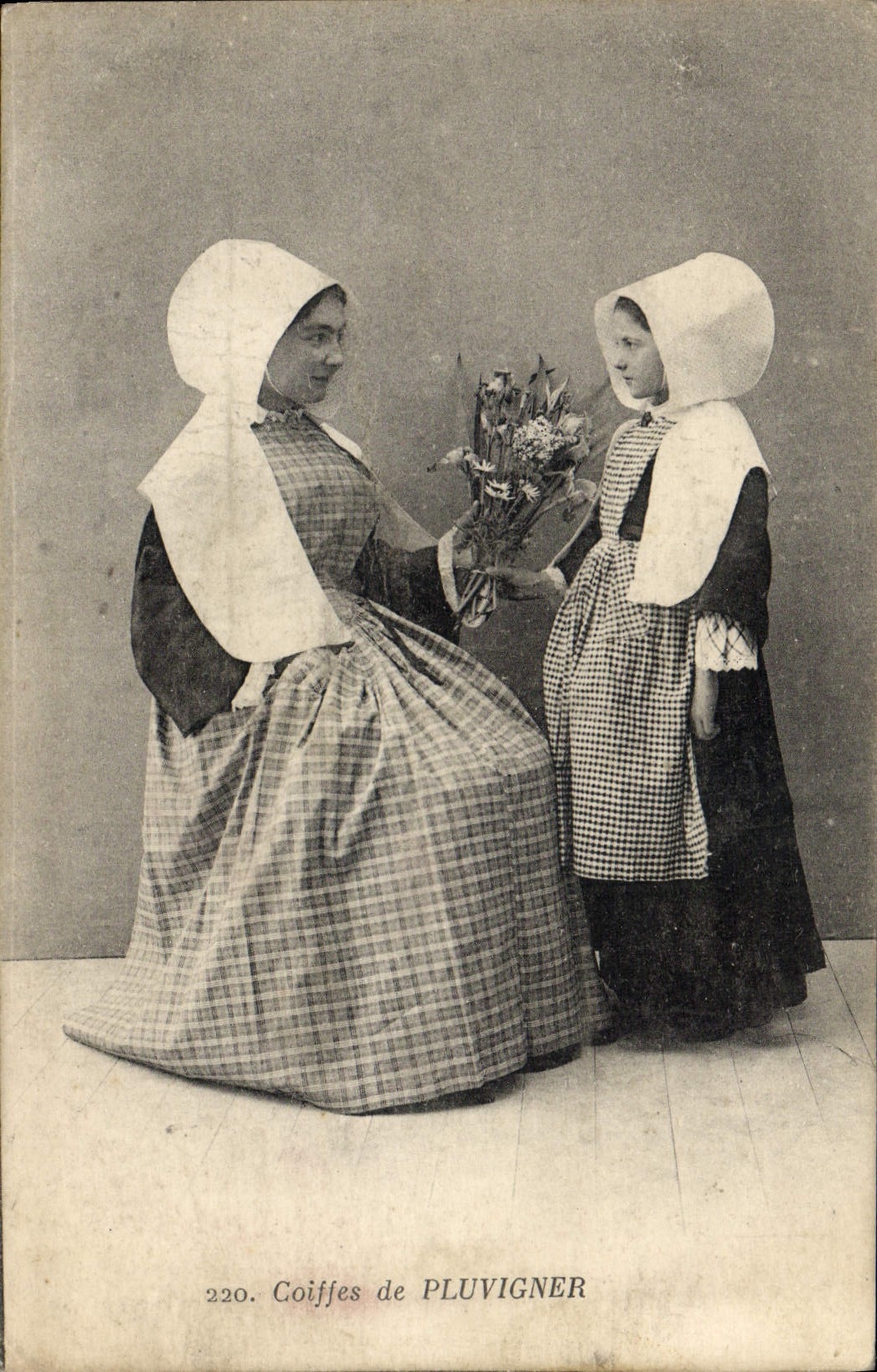 CPA Folklore Coiffes de Plubigner 