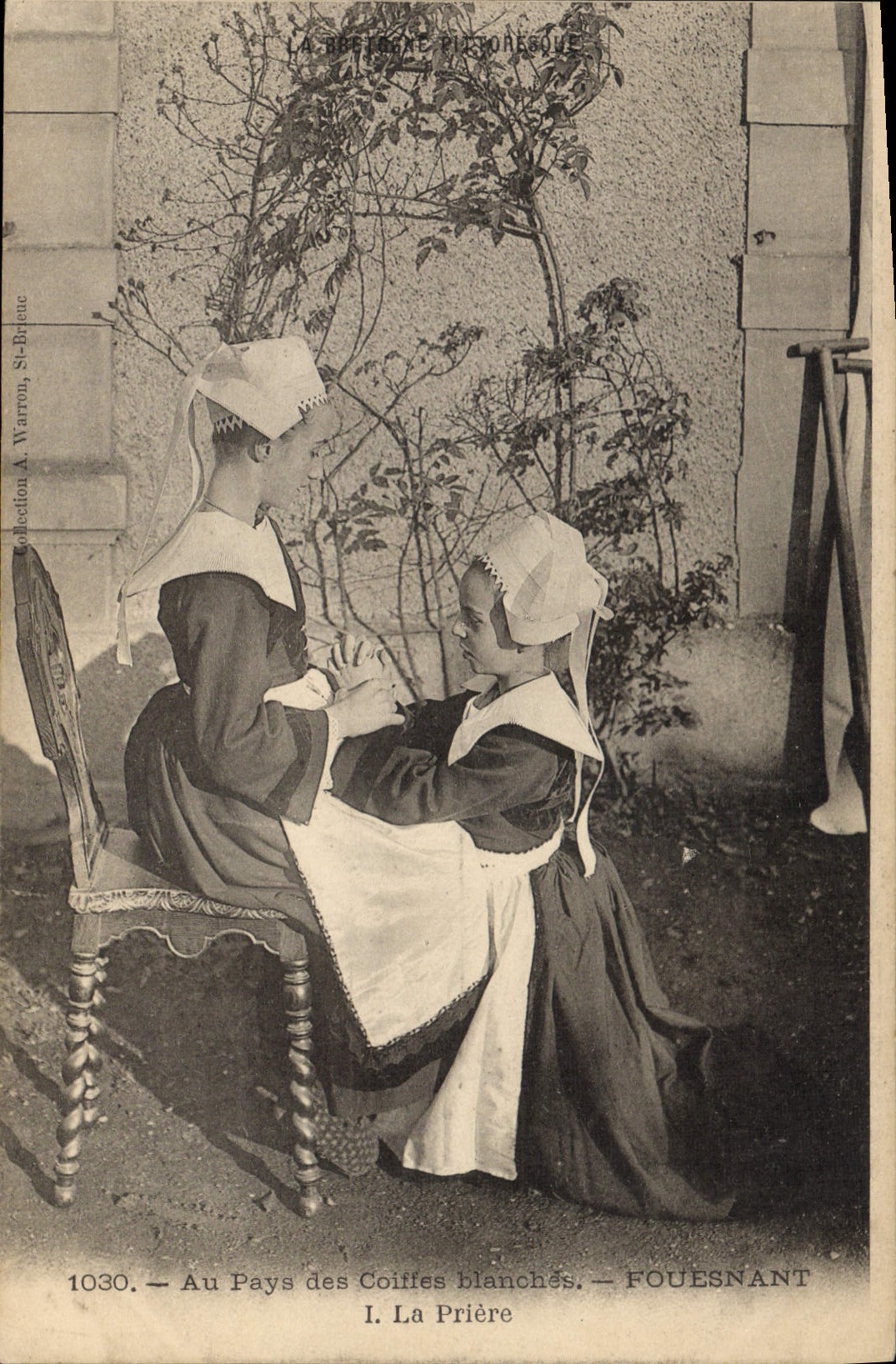 CPA Folklore Fouesnant La priere 