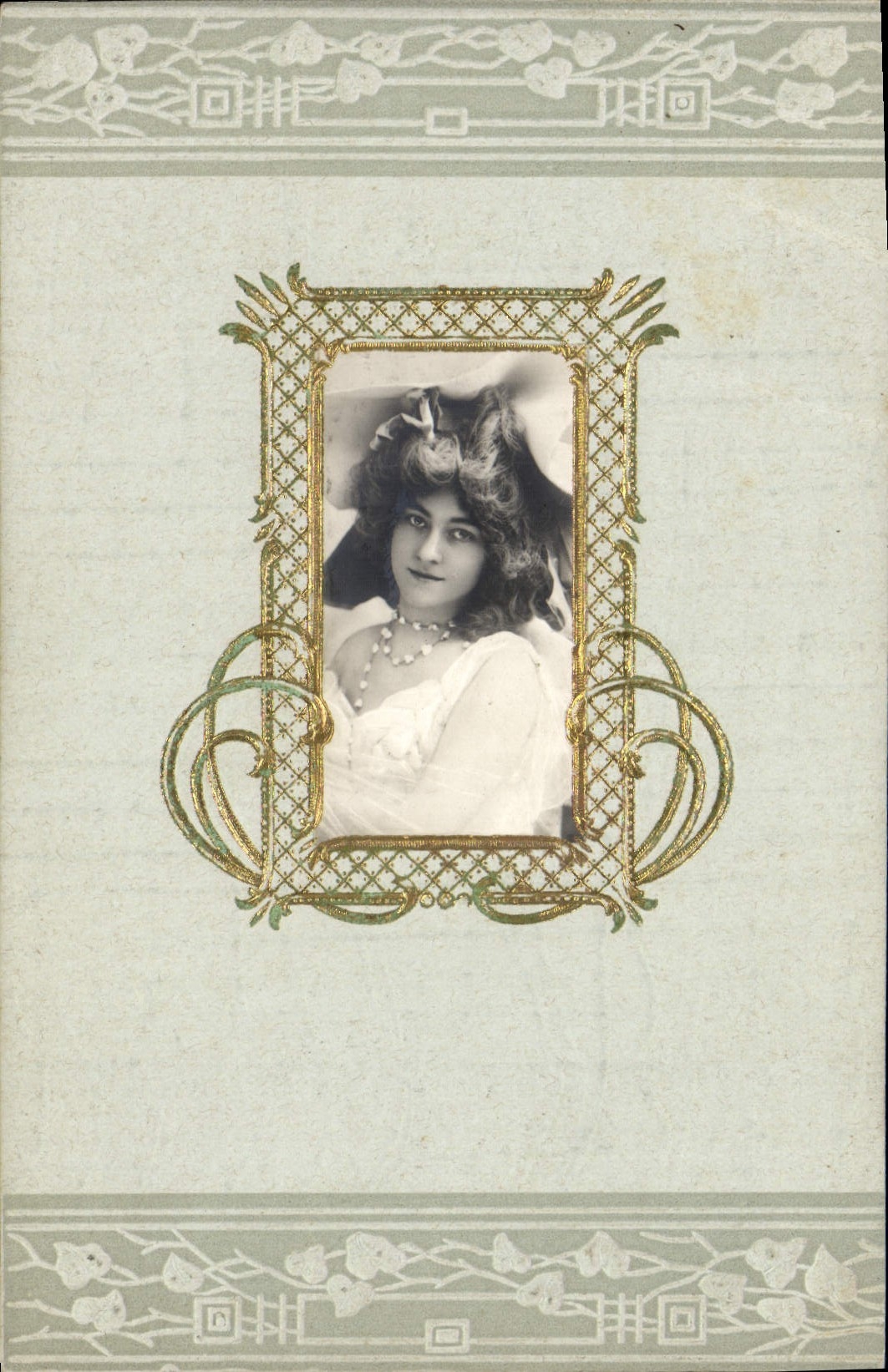 CPA Fantaisie Fleurs Femme