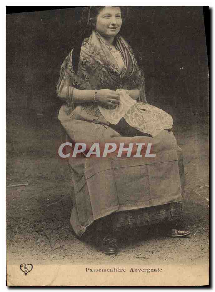 CPA Folklore Dentelle Dentelliere Passementiere Auvergnate