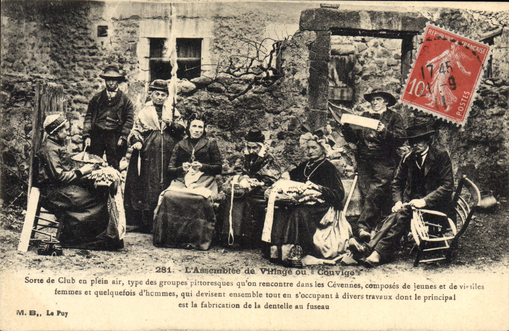 CPA Folklore Dentelle Dentelliere Le Velay L'assemblee de village ou Couvige