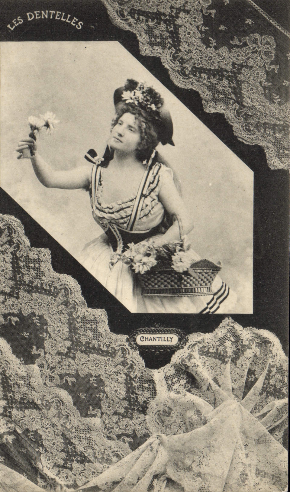 CPA Folklore Dentelle Dentelliere Chantilly