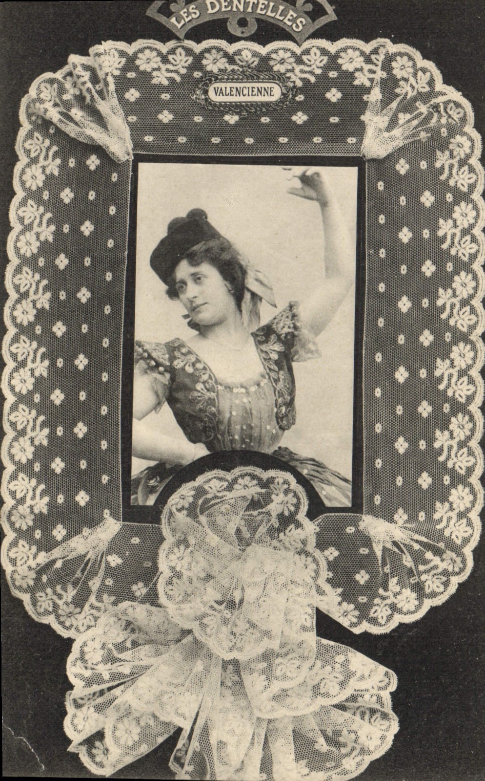 CPA Folklore Dentelle Dentelliere Valencienne