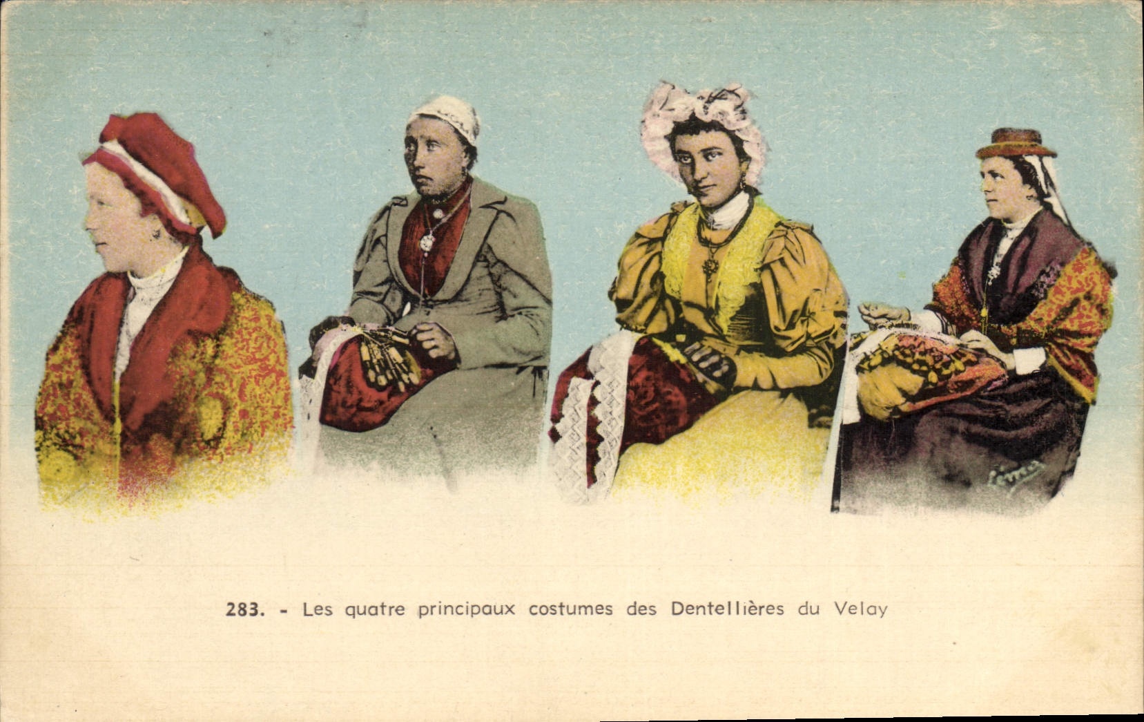 CPA Folklore Dentelle Dentelliere Les quatre principaux costumes des dentellieres du Velay