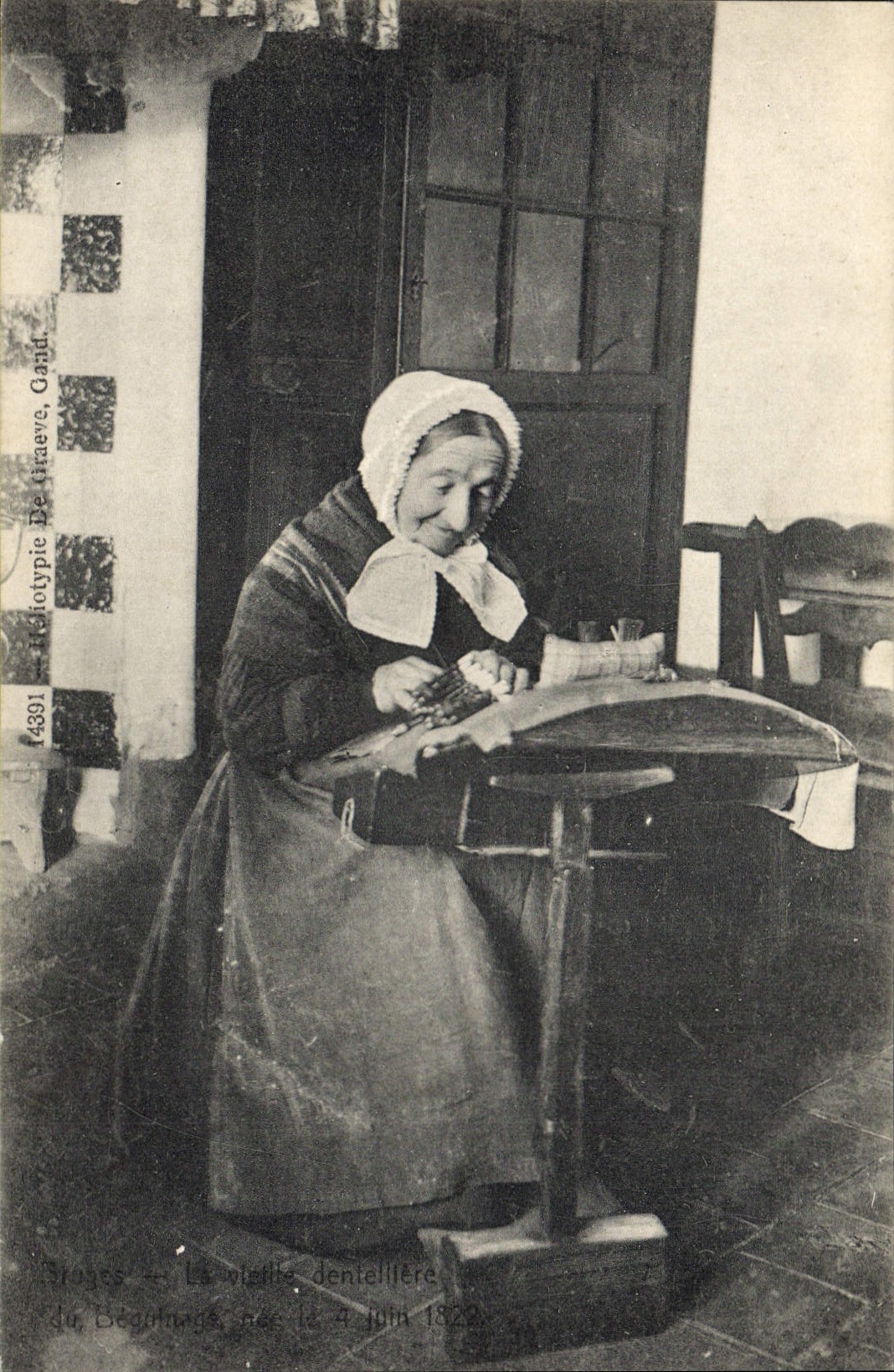CPA Folklore Dentelle Dentelliere Bruges