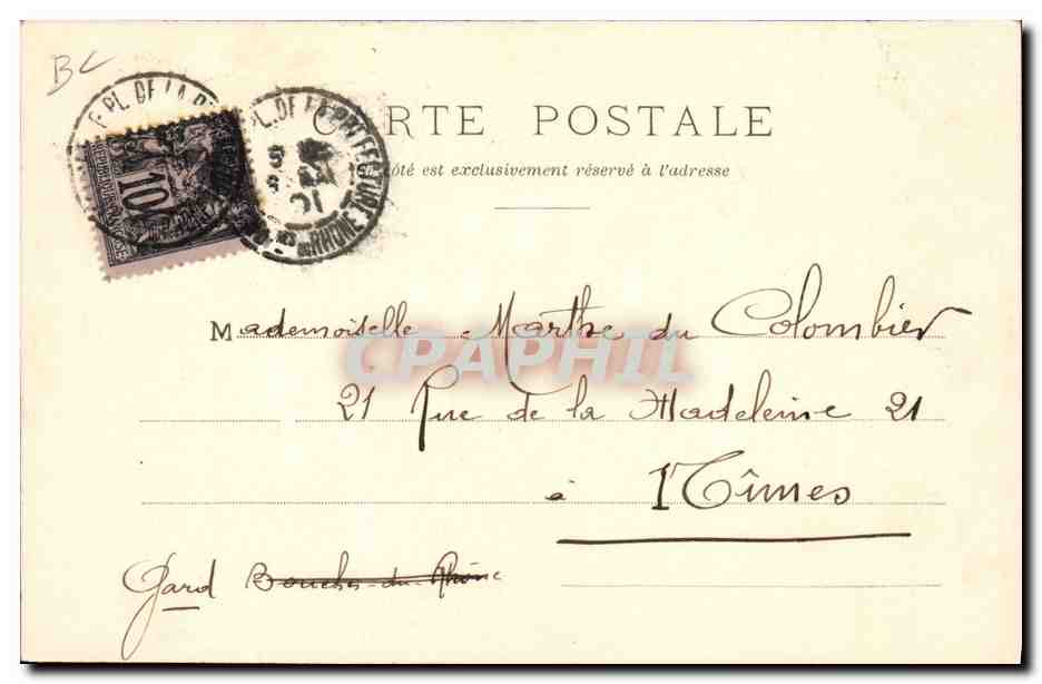 Femme en robe blanche — scène nocturne — L'H Paris — Reverso