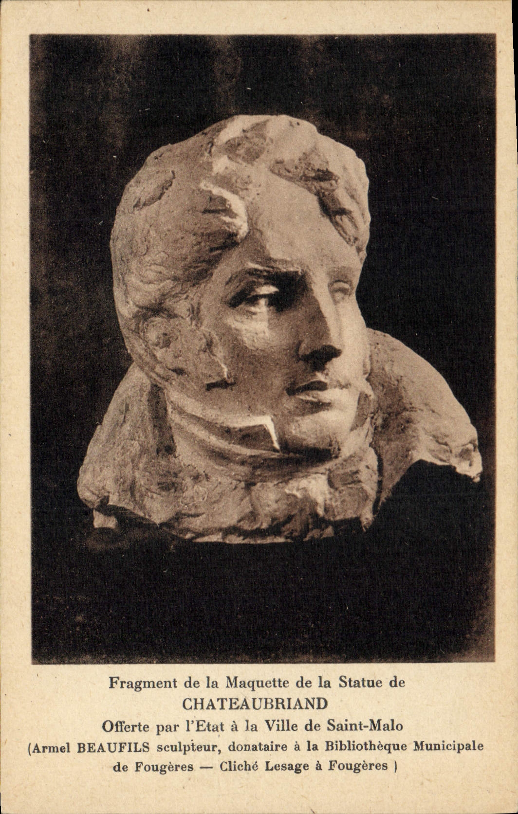 Fragment de la maquette de la statue de Chateaubriand — Offerte par l'État à la ville de Saint-Malo — Cliché Lesage à Fougères