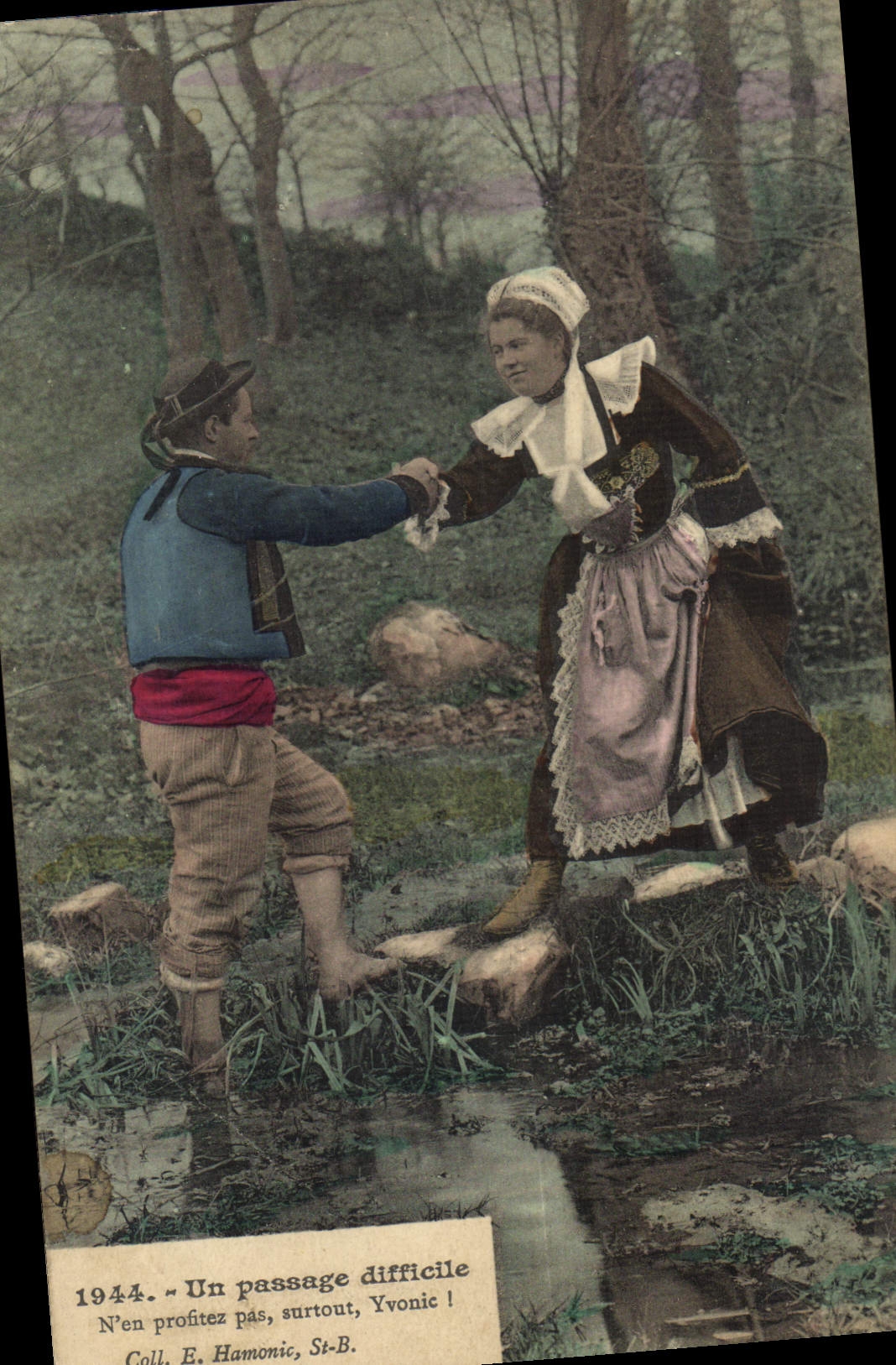 CPA Folklore Un passage difficile 