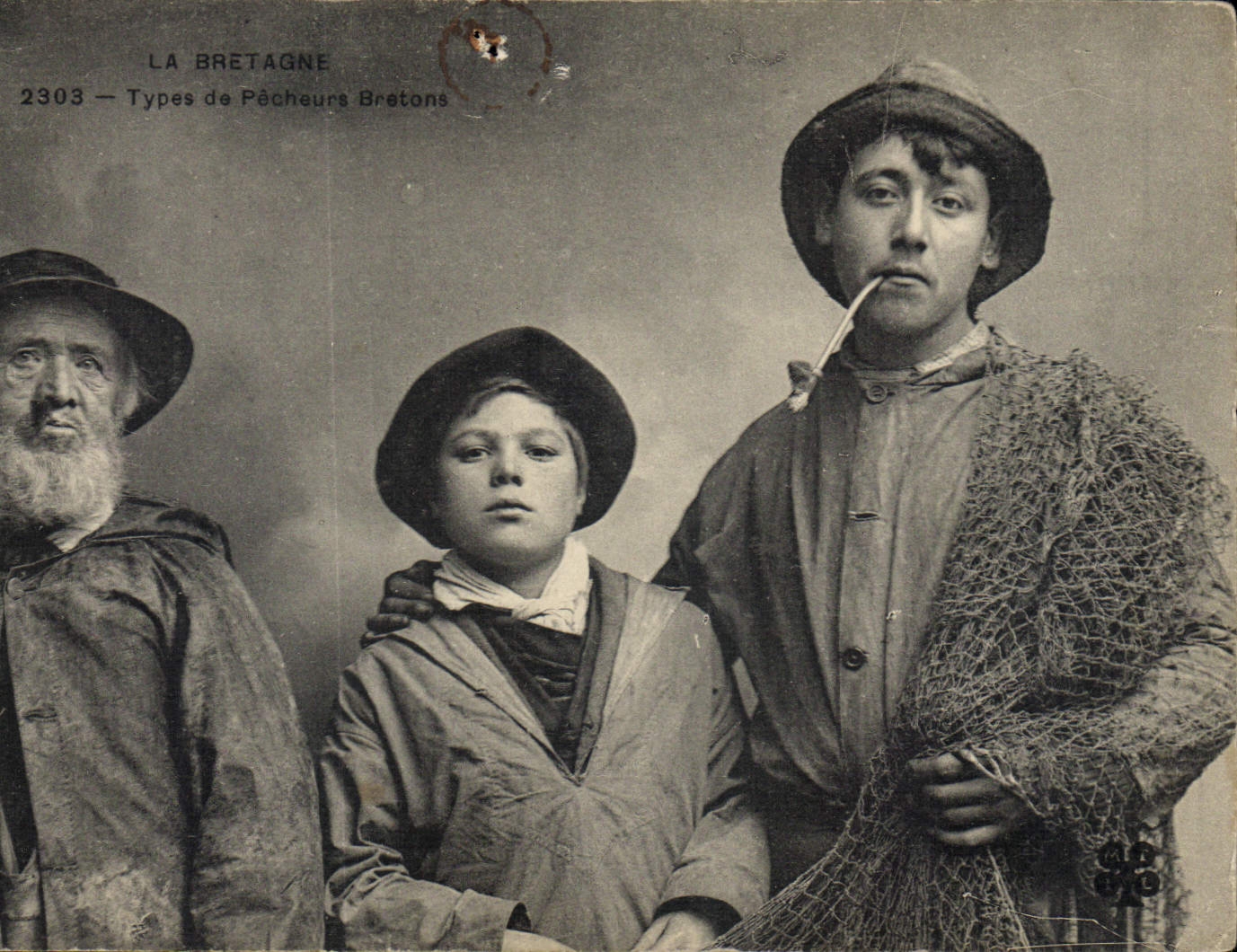 CPA Folklore Bretagne Types de pecheurs Bretons 