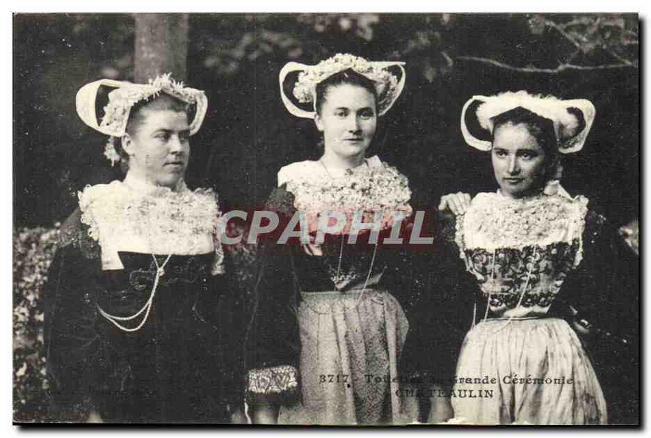 CPA Folklore Toilettes de grande ceremonie Chateaulin 
