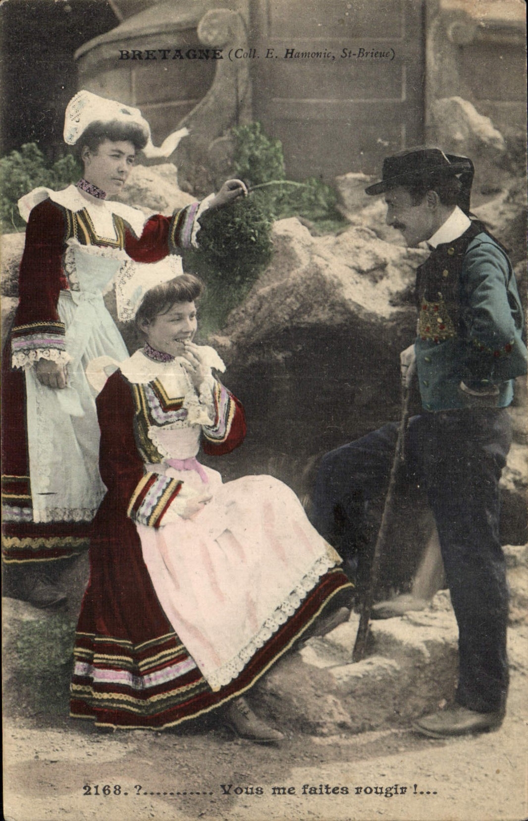CPA Folklore Bretagne Vous me faites rougir 