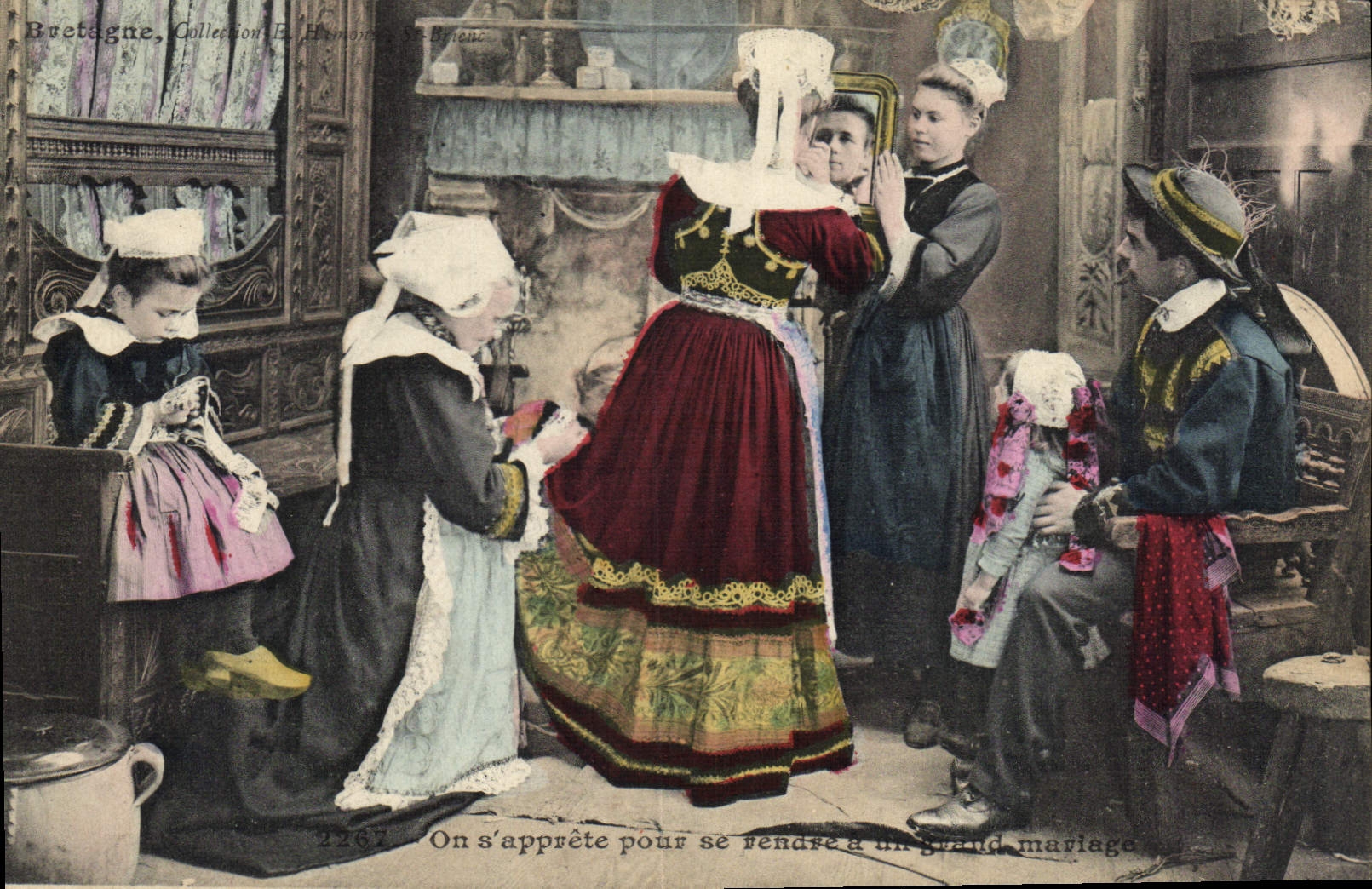 CPA Folklore On s'apprete pour se rendre a un grand mariage 