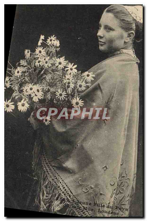 CPA Folklore Jeune fille du pasy d'Uzy Loudeac 