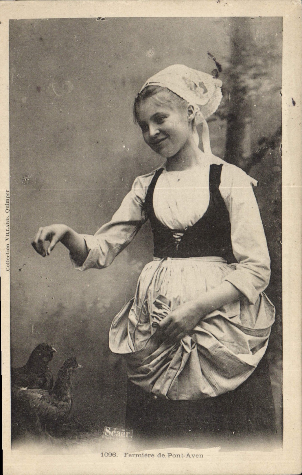 CPA Folklore Fermiere de Pont Aven 