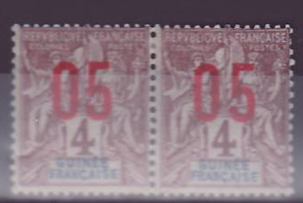 Guinee 4c n°49 paire avec chiffres espacees tenant a normal ** sans charniere (tir 1233)
