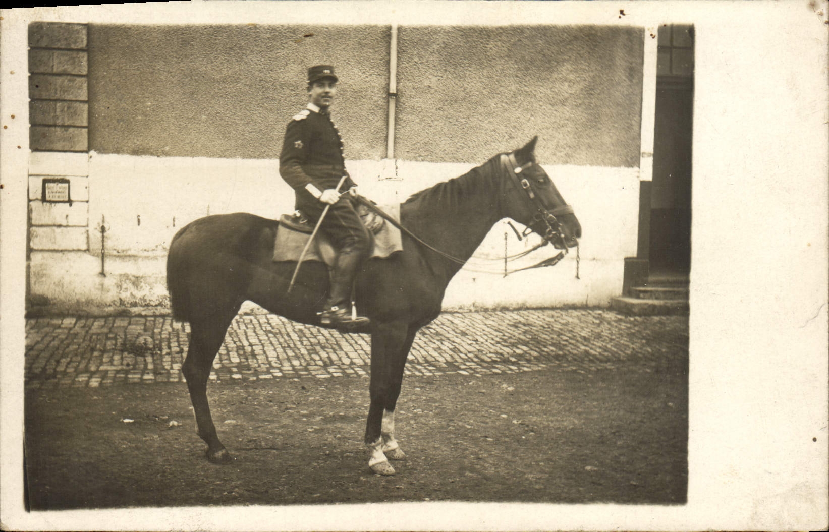 Soldato a cavallo — Uniforme militare — Editore non identificato
