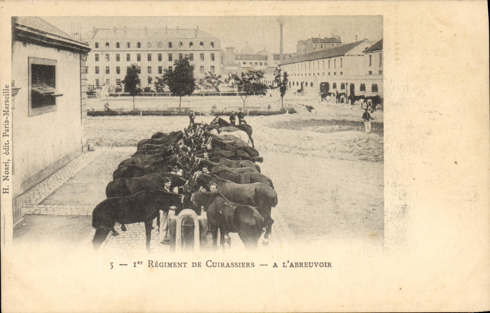 1er Régiment de Cuirassiers — à l'abreuvoir — H. Noari, édit. Paris-Marseille