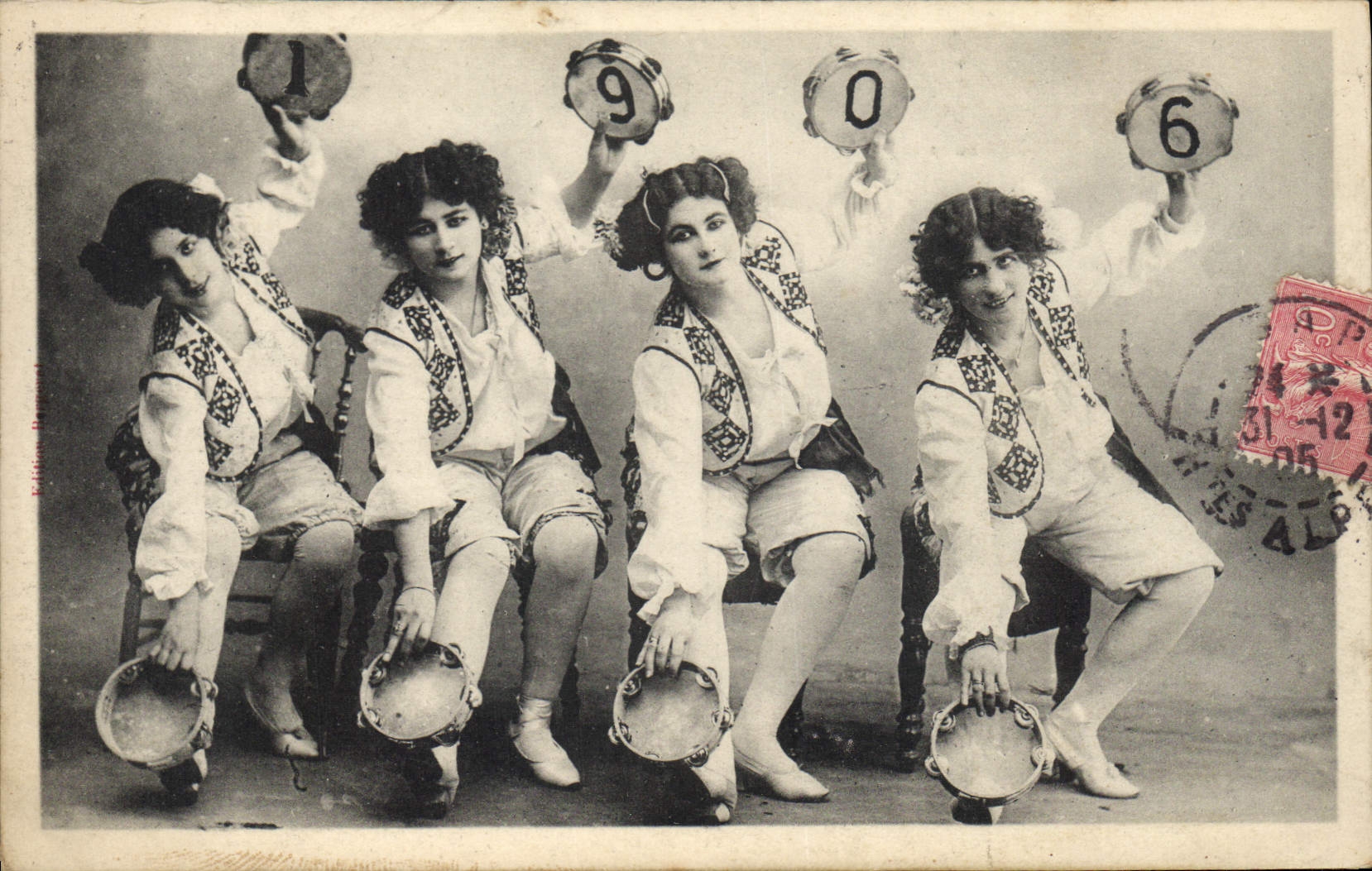 Quatre danseuses avec tamboirs formant le chiffre 1906 — Édition Reunies de France
