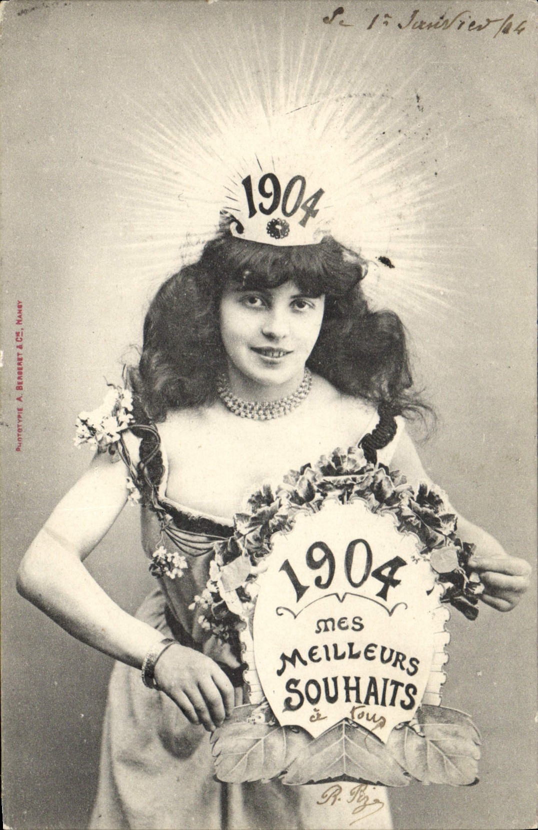 Femme en couronne de 1904 — Phototypie A. Beaubert & Cie, Nancy — N° de série non visible