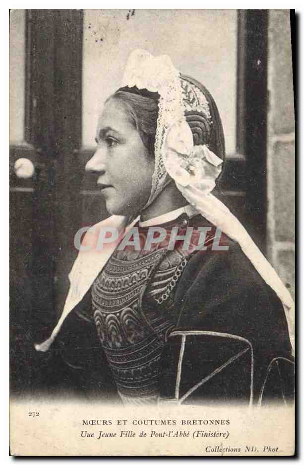 CPA Folklore Une jeune fille de Pont L'Abbe Finistere 