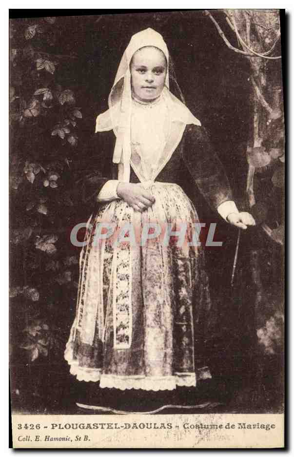 CPA Folklore Plougastel Daoulas Costume de mariage 