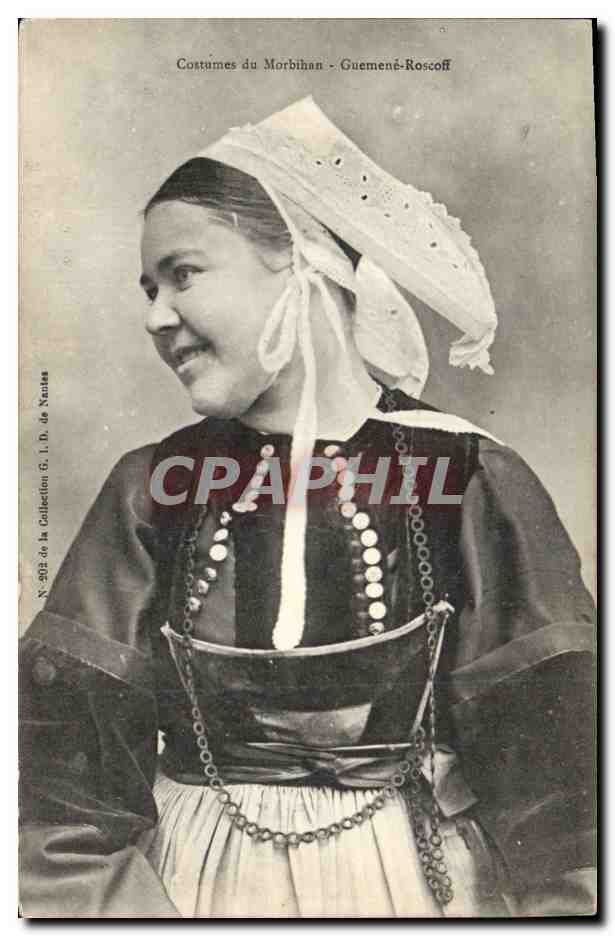 CPA Folklore Costumes du Morbihan Guemene Roscoff 