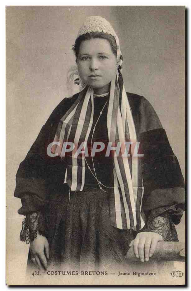 CPA Folklore Jeune Bigoudene 
