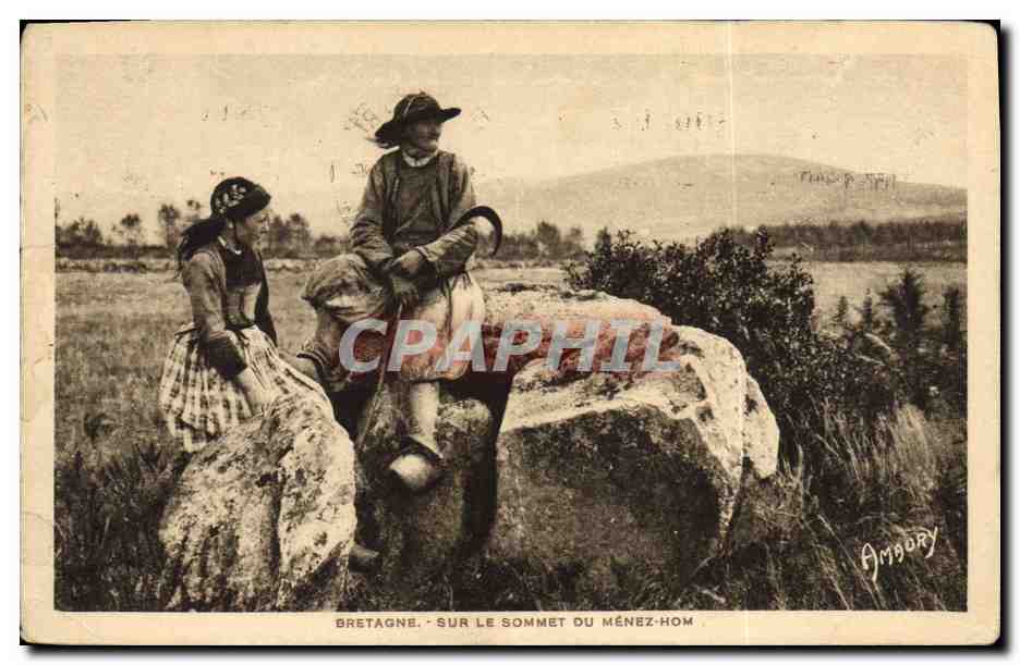 CPA Folklore Bretagne Sur le sommet du Meme Hom 