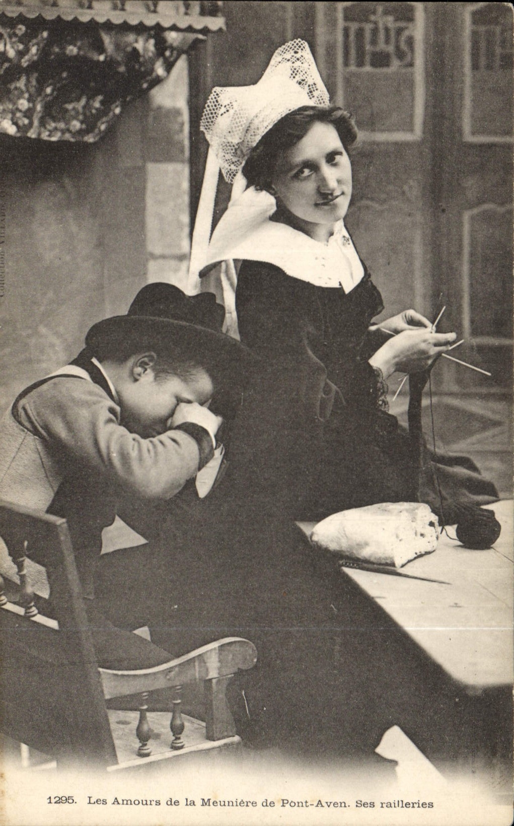 CPA Folklore Les amours de la Meuniere de Pont Aven Ses railleries 