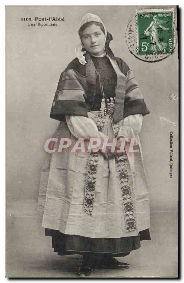 CPA Folklore Pont L'Abbe Une Bigoudene 