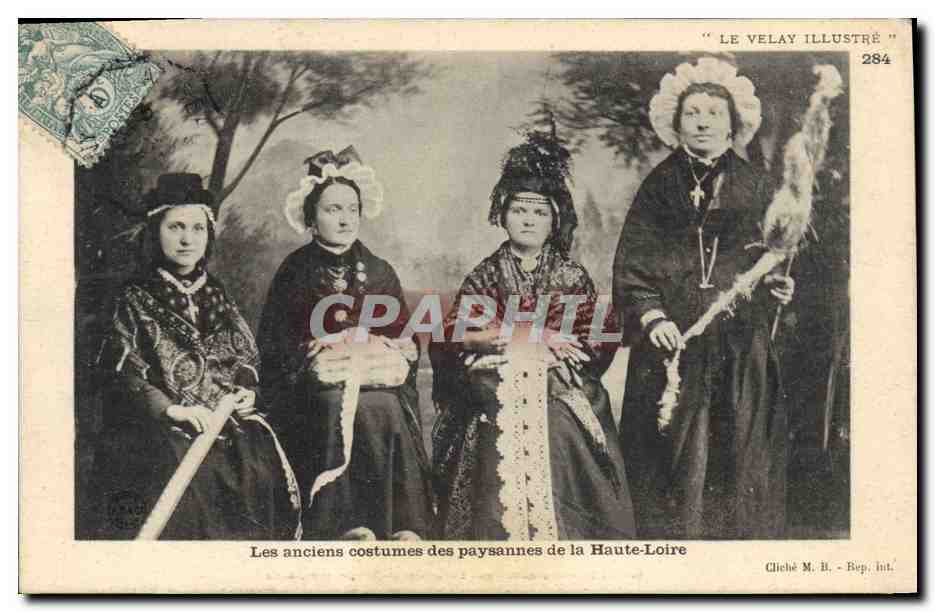 CPA Dentelle Dentelliere Les anciens costumes des paysannes de la Haute Loire 
