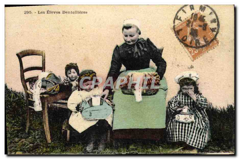 CPA Dentelle Dentelliere Les eleves dentellieres Enfants 