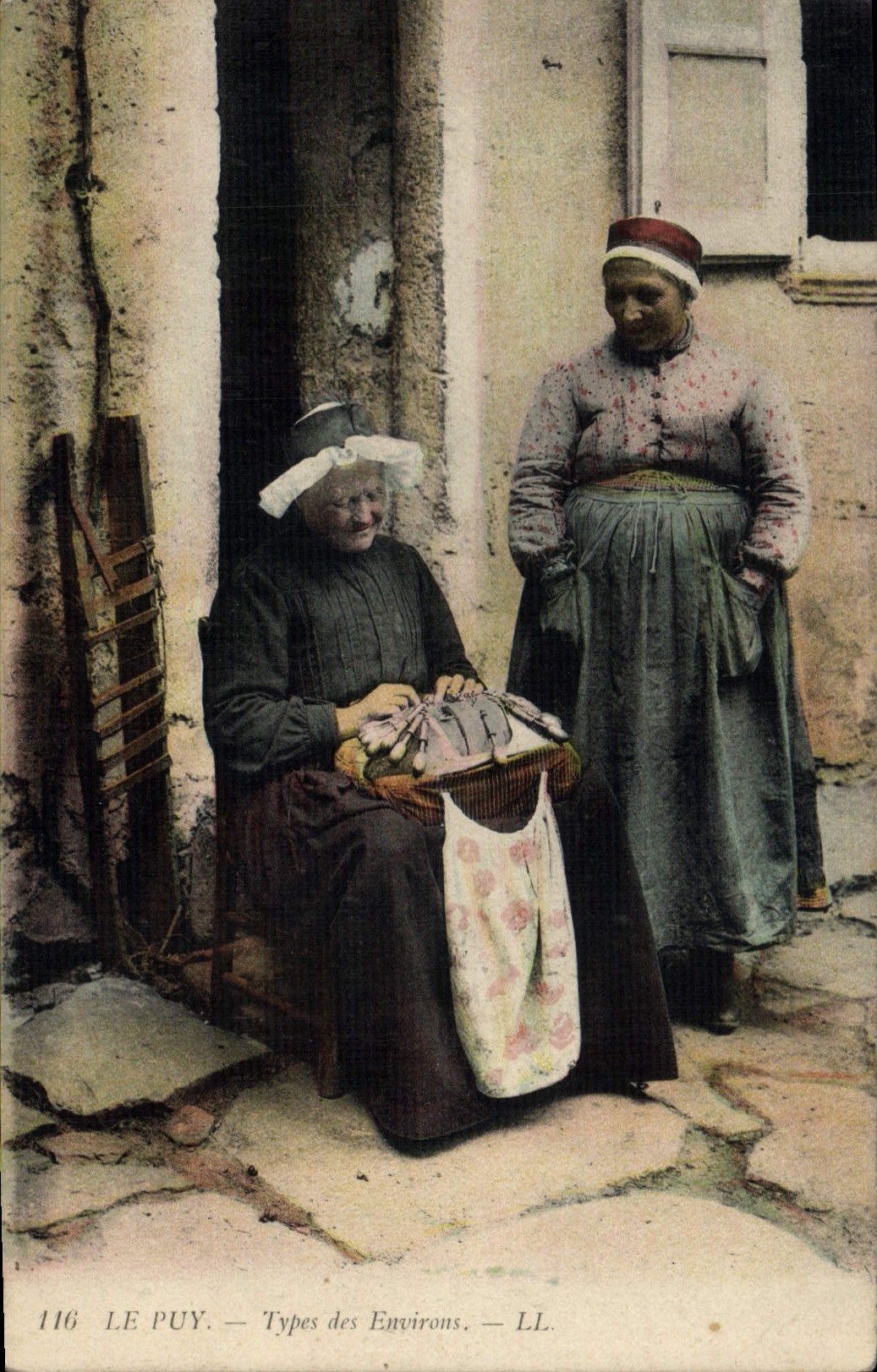 CPA Dentelle Dentelliere Le Puy Type des environs 