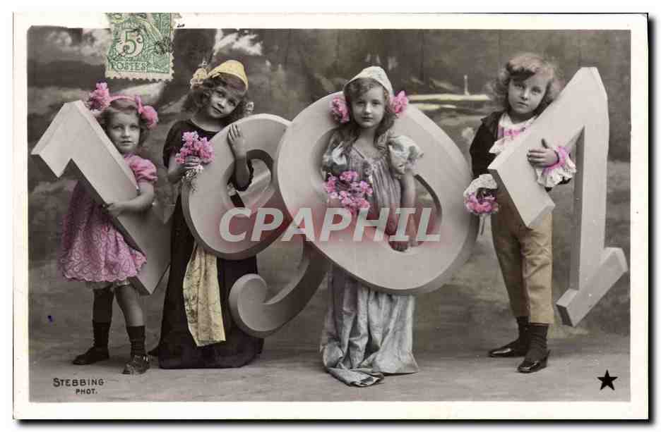 Quatre enfants avec les chiffres 1901 — Stebbing Phot.