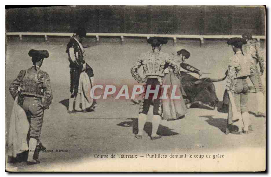 CPA Corrida Course de taureaux Puntillero donnant le coup de grace 