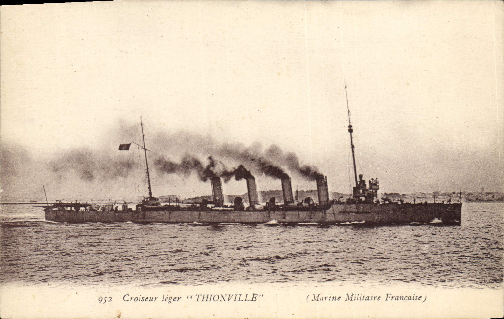 CPA Bateau de Guerre Croiseur leger Thionville 
