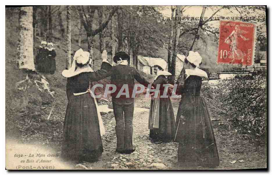CPA Folklore La main chaude au Bois d'amour Pont Aven 