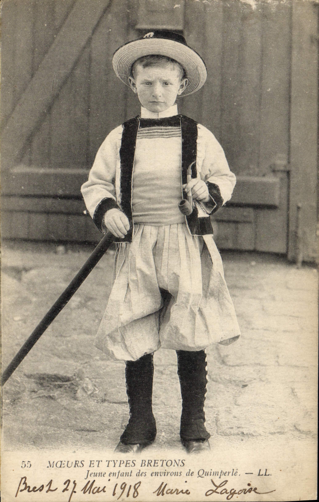 CPA Folklore Jeune enfant des environs de Quimperle 